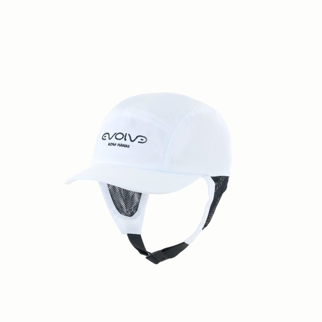 Salt White：斜めから見るイヤーカバーとストラップ