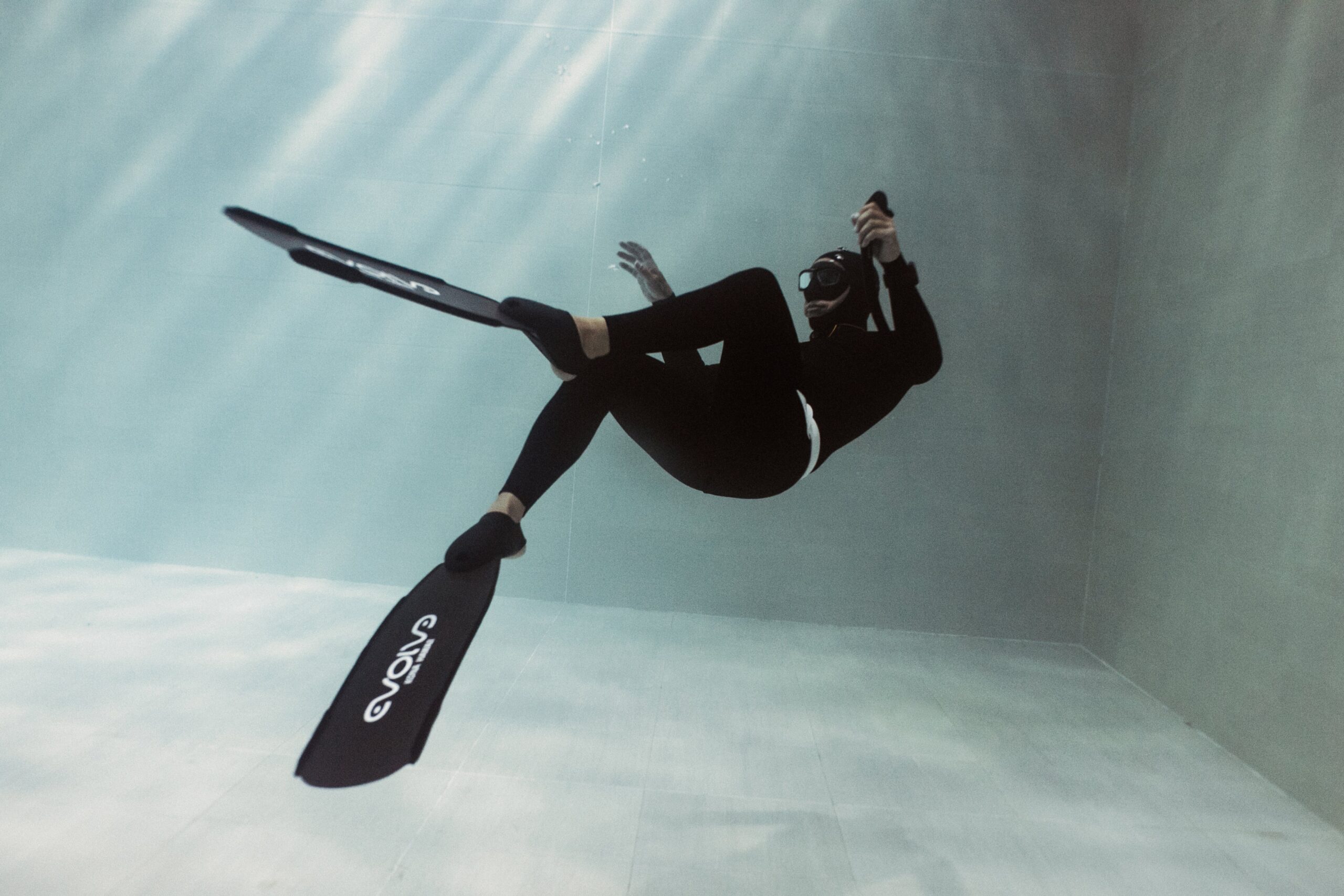 AIR Finsを使った水中でのフィンワーク — Evolve公式写真